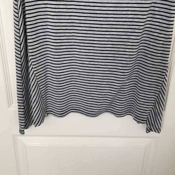 Adorable sleeveless tunic top. Like NEW - Picture 3 of 9